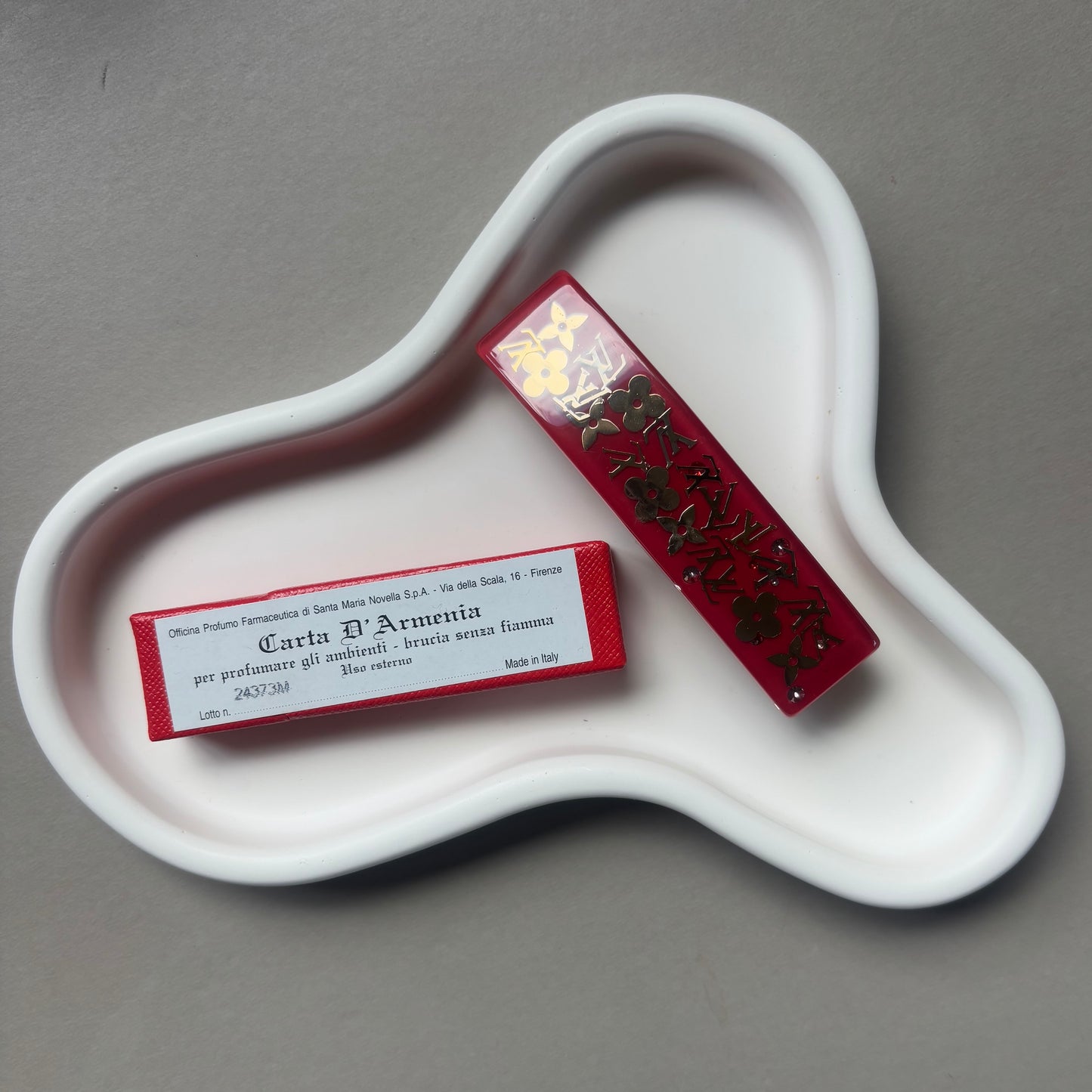 Sway – Decorative Tray with Sculptural Curves