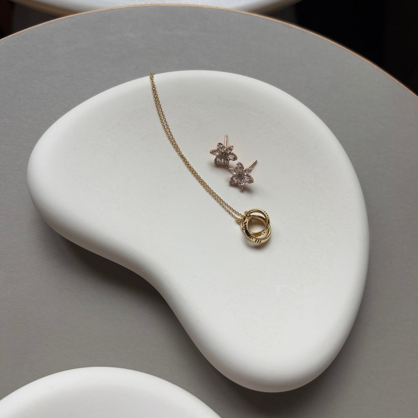 Flow – Organic Curved Tray