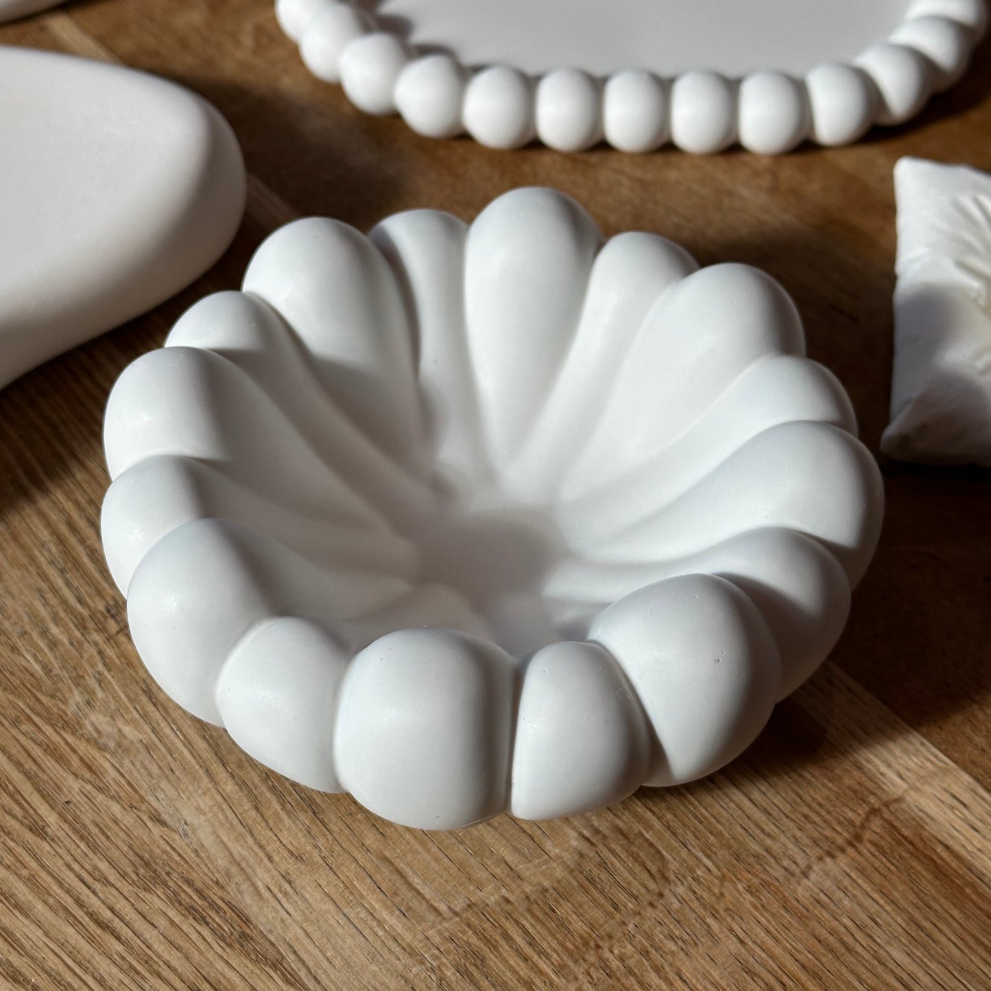 Mallow – Sculptural Bowl with Floral Elegance