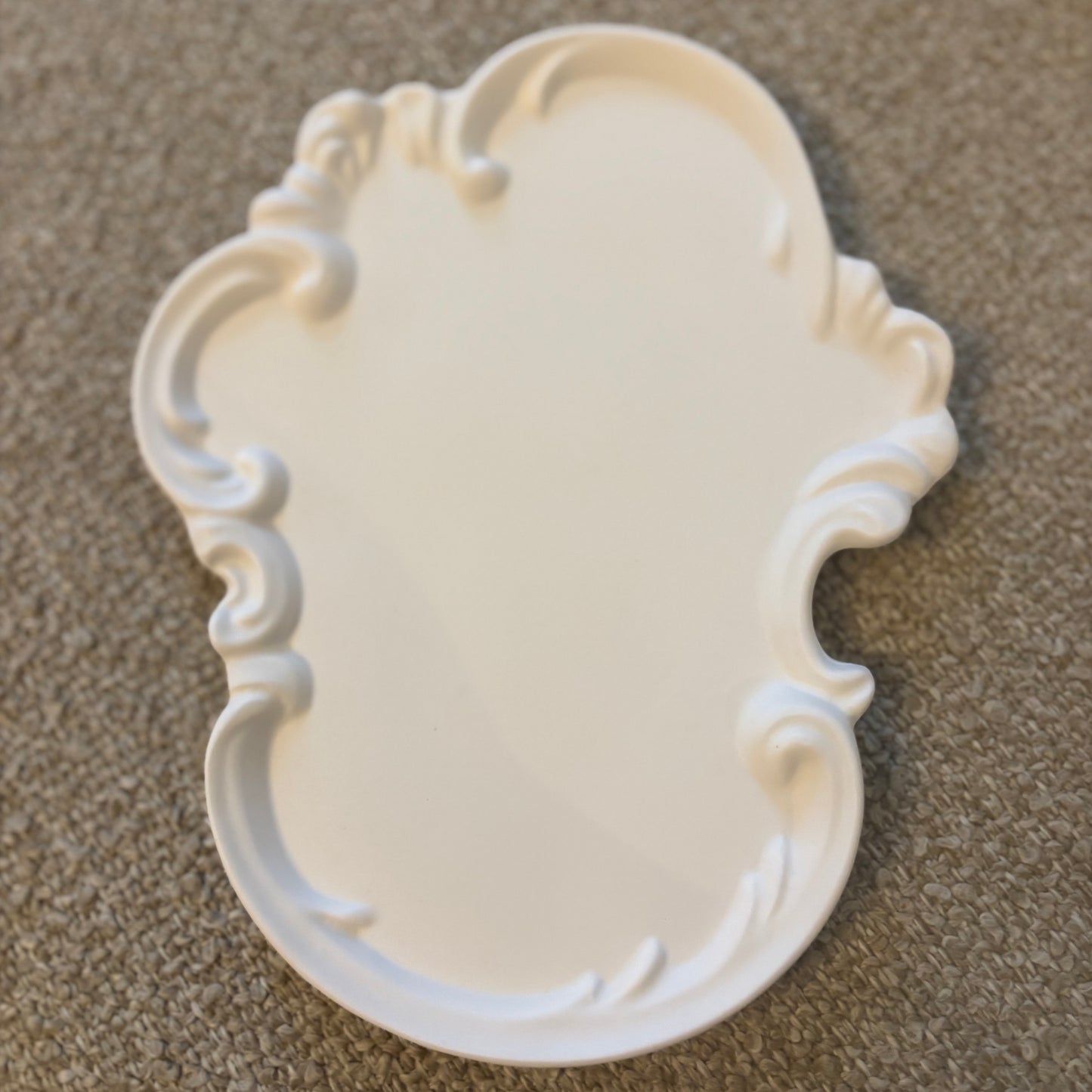 Filigree – Decorative Tray with Vintage Elegance