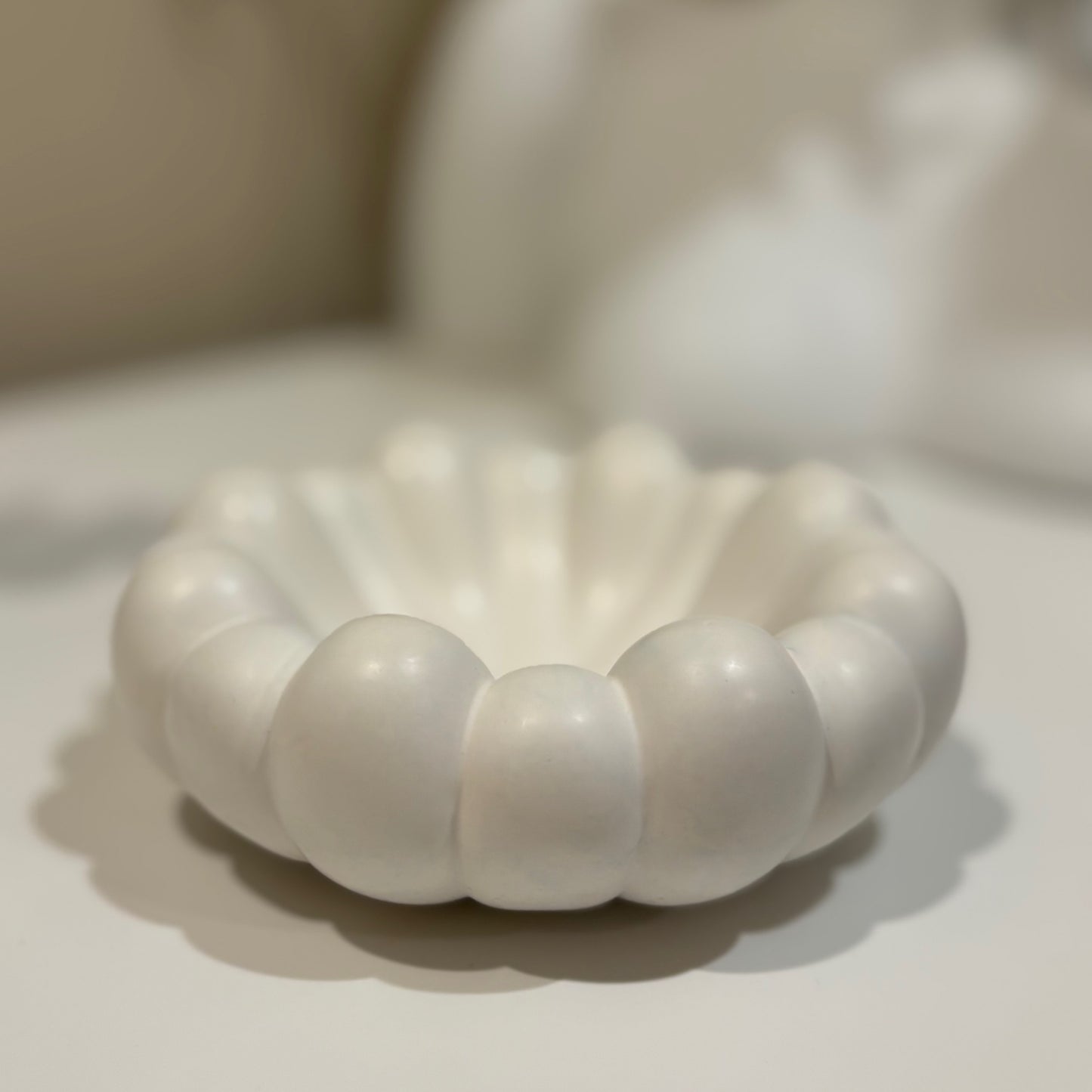 Mallow – Sculptural Bowl with Floral Elegance