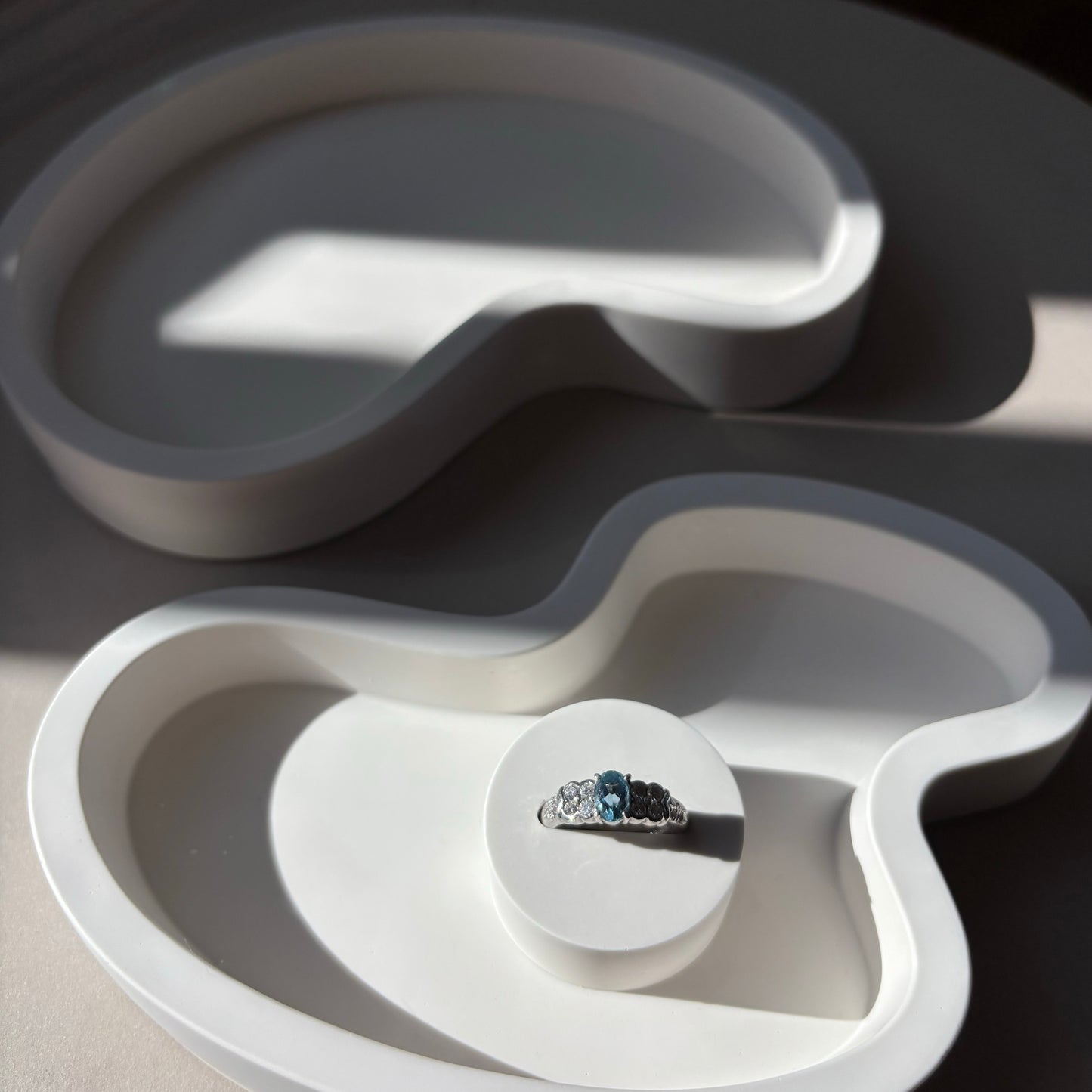 Embrace – Organic Rimmed Tray