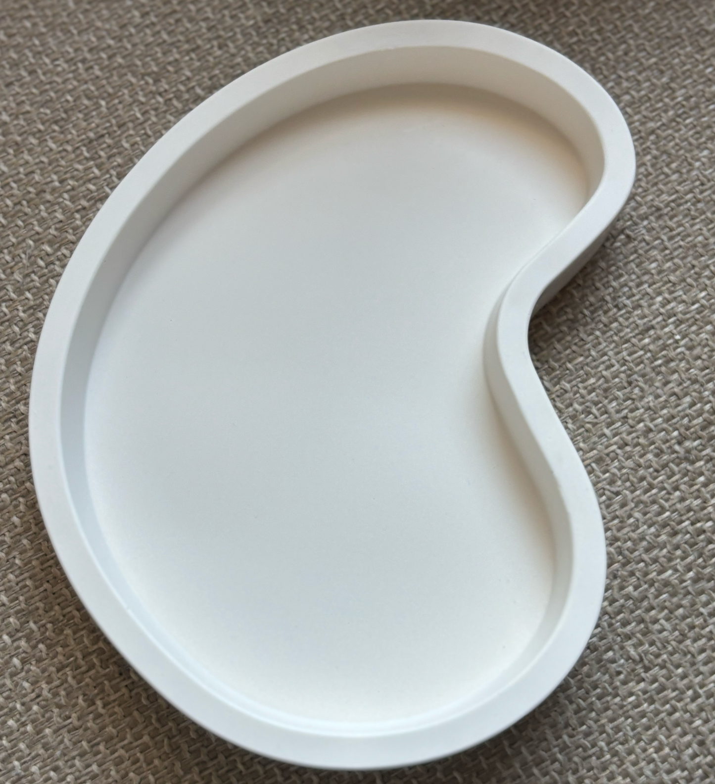 Embrace – Organic Rimmed Tray