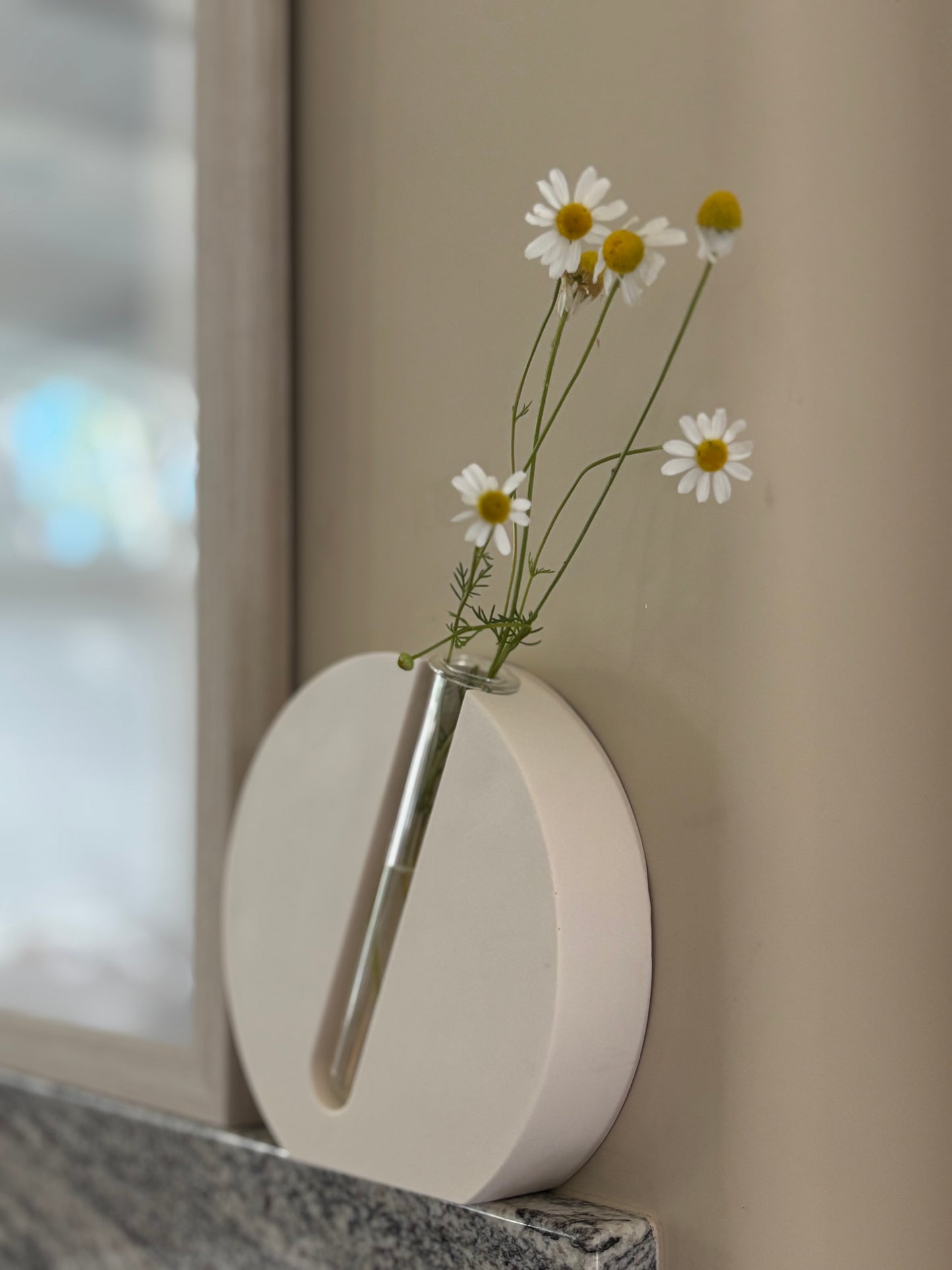 Lean – Tilted Vase