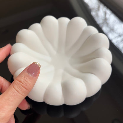 Mallow – Sculptural Bowl with Floral Elegance