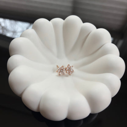 Mallow – Sculptural Bowl with Floral Elegance