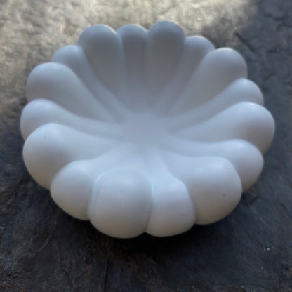 Mallow – Sculptural Bowl with Floral Elegance