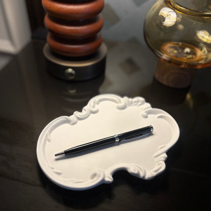 Filigree – Decorative Tray with Vintage Elegance