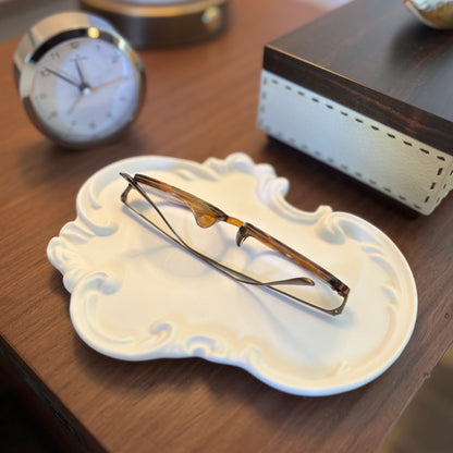 Filigree – Decorative Tray with Vintage Elegance