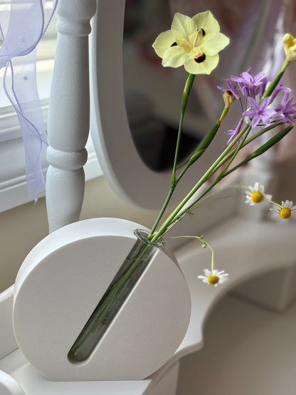 Lean – Tilted Vase