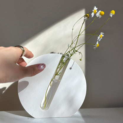 Lean – Tilted Vase